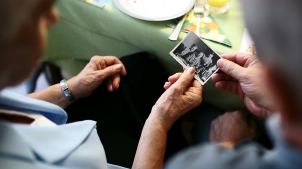5 Ways to Help a Loved One with Dementia